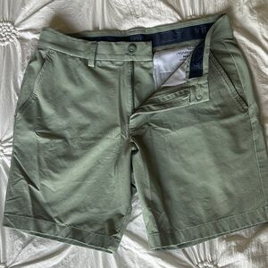 Vineyard Vines Men's Olive green Shorts. Waist 28”. Worn twice.